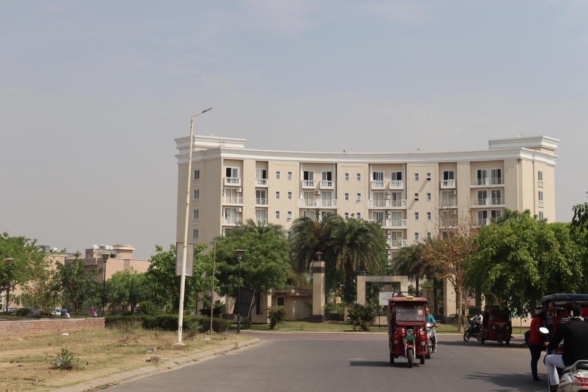 Apartment Omaxe Eternity Family Stay- Near Prem Mandir