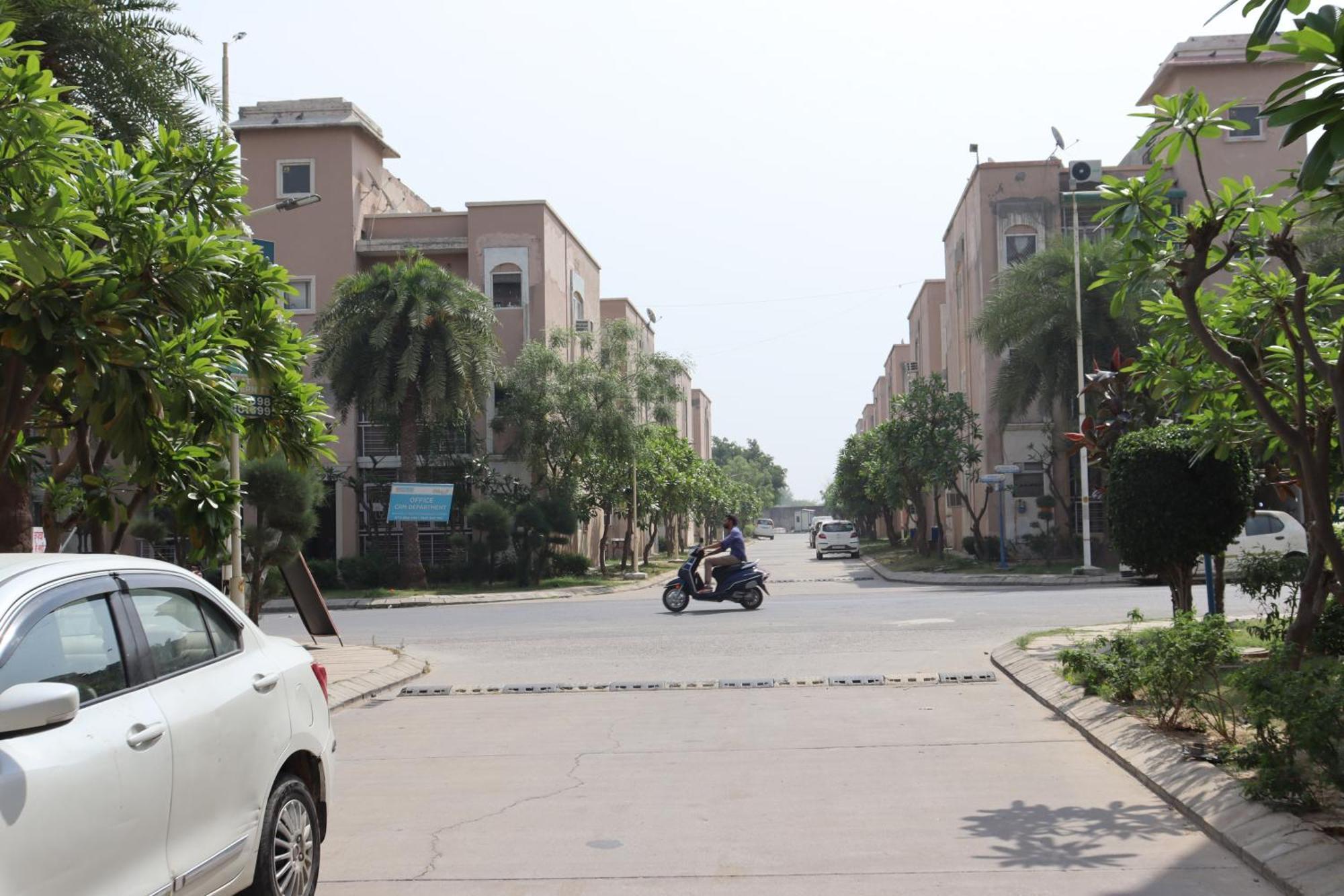 Omaxe Eternity Family Stay- Near Prem Mandir Apartment *