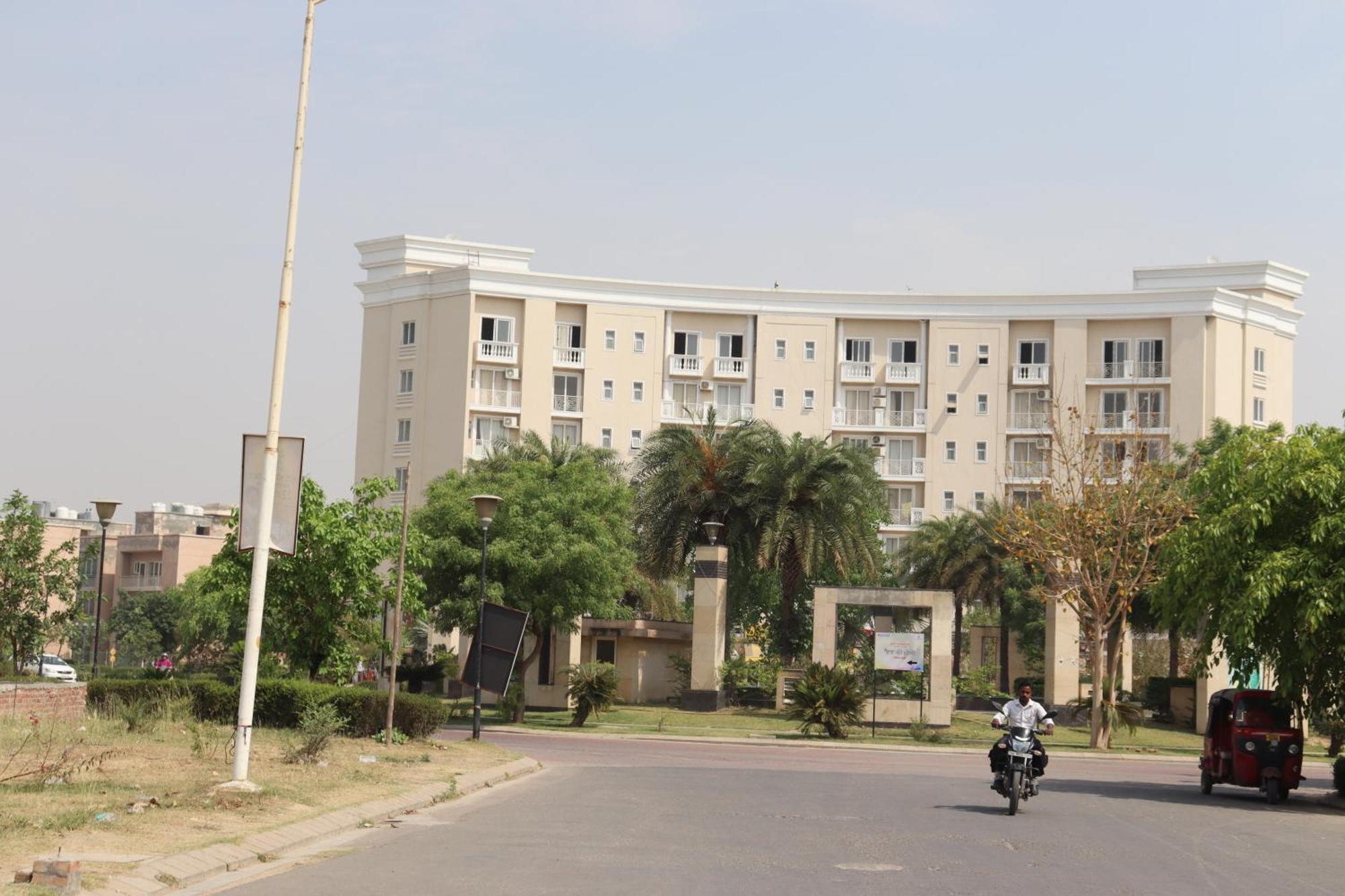 Apartment Omaxe Eternity Family Stay- Near Prem Mandir *