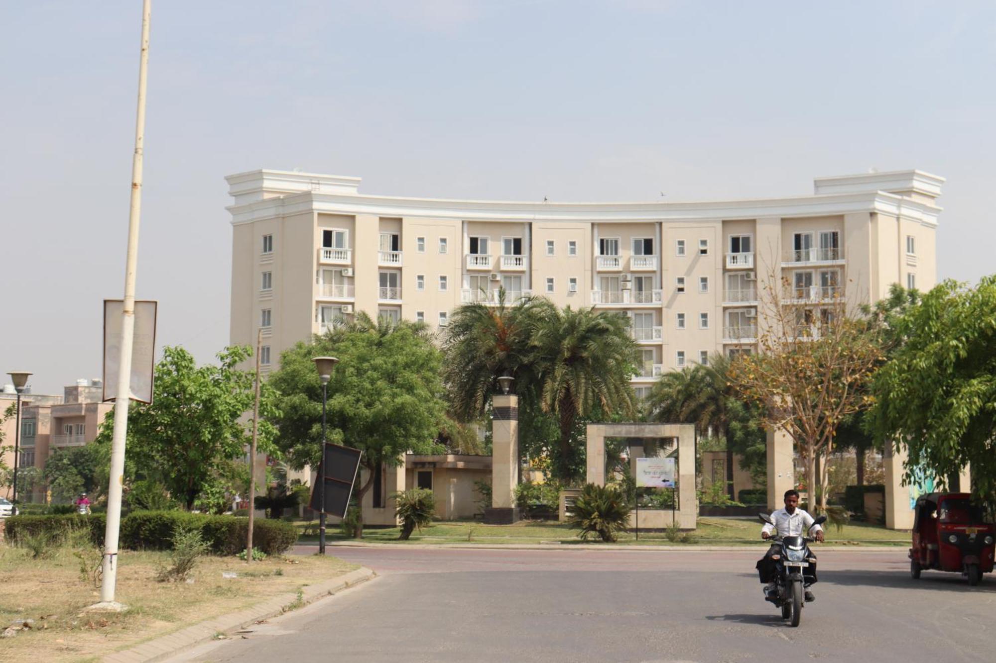 Omaxe Eternity Family Stay- Near Prem Mandir *