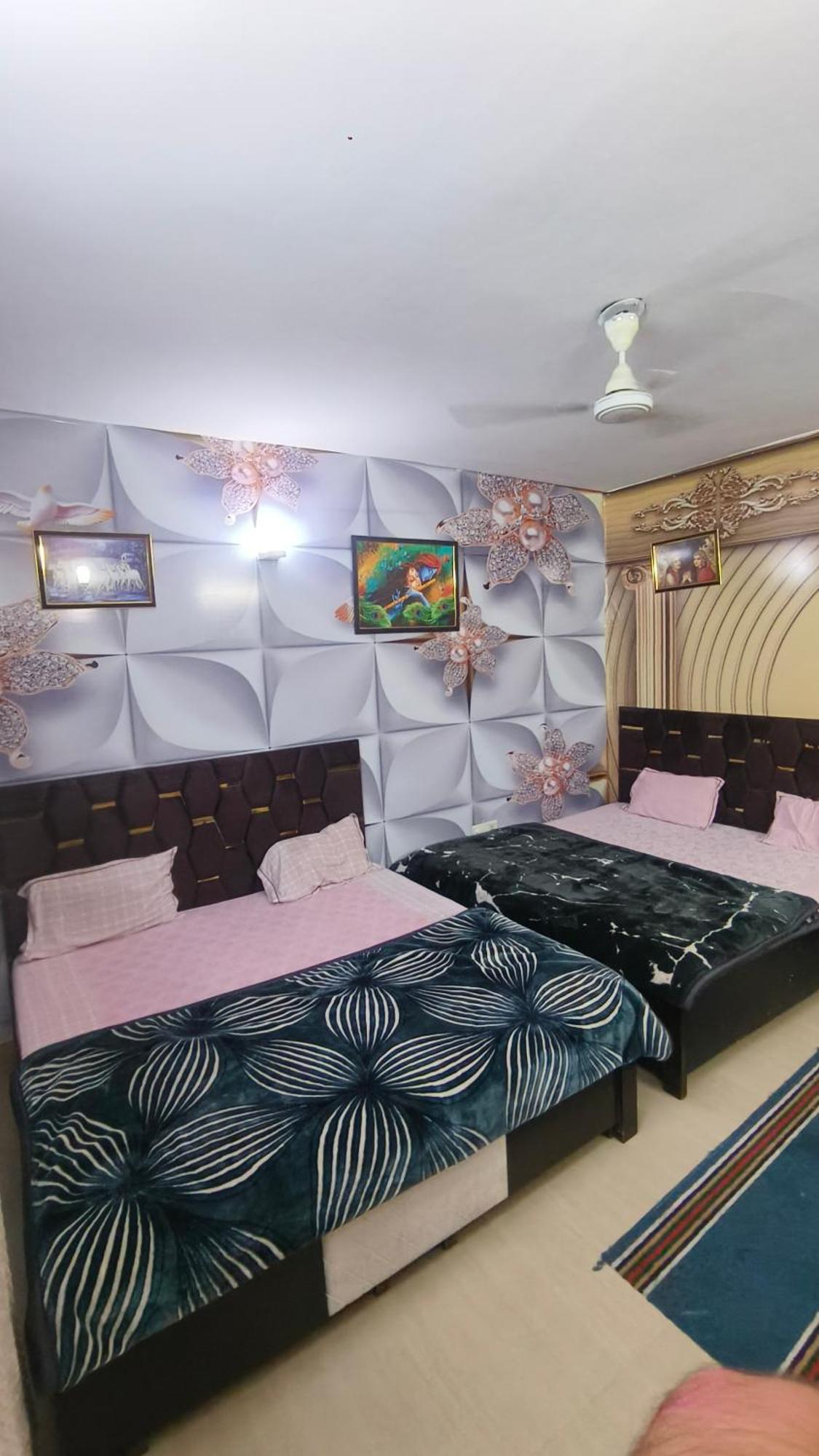 Omaxe Eternity Family Stay- Near Prem Mandir *
