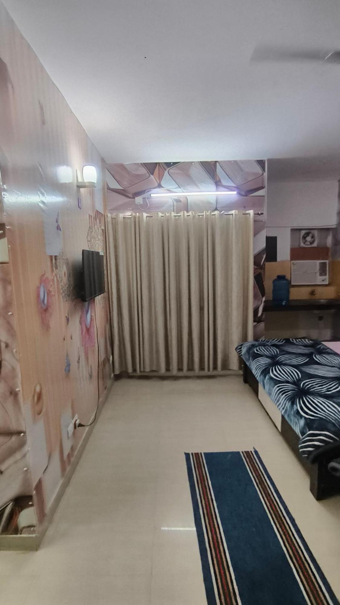 Apartment Omaxe Eternity Family Stay- Near Prem Mandir Vrindavan